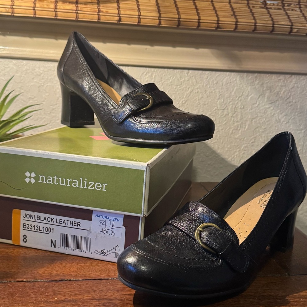 Joni Black Leather Naturalizer Woman’s Heels
